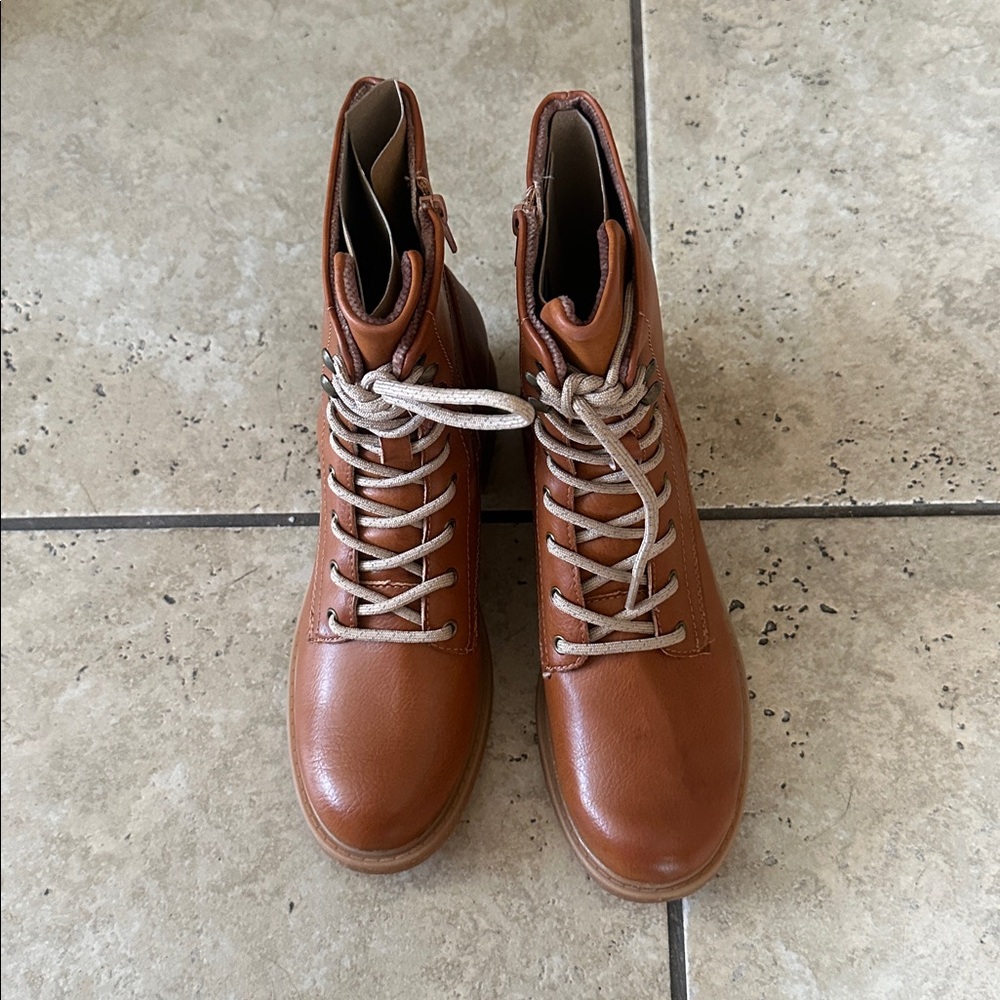 Born Brown Lace-Up Combat Boots W9.5